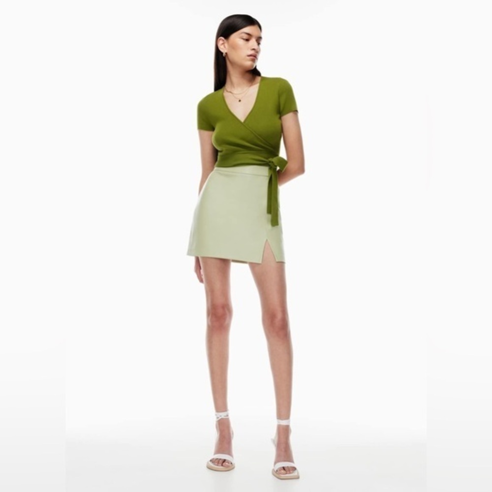 Aritzia Wilfred Patio Faux Leather Mini Skirt in Olive Size 4